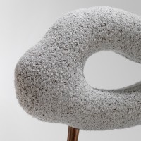 <a href="https://www.galeriegosserez.com/artistes/donnersberg-emma.html">Emma Donnersberg</a> - Cloud chair Nimbus - Noyer/Ella